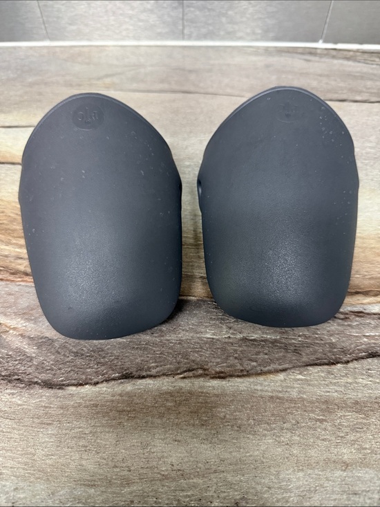 Pampered Chef Other - Pampered Chef Silicone Oven Mitts